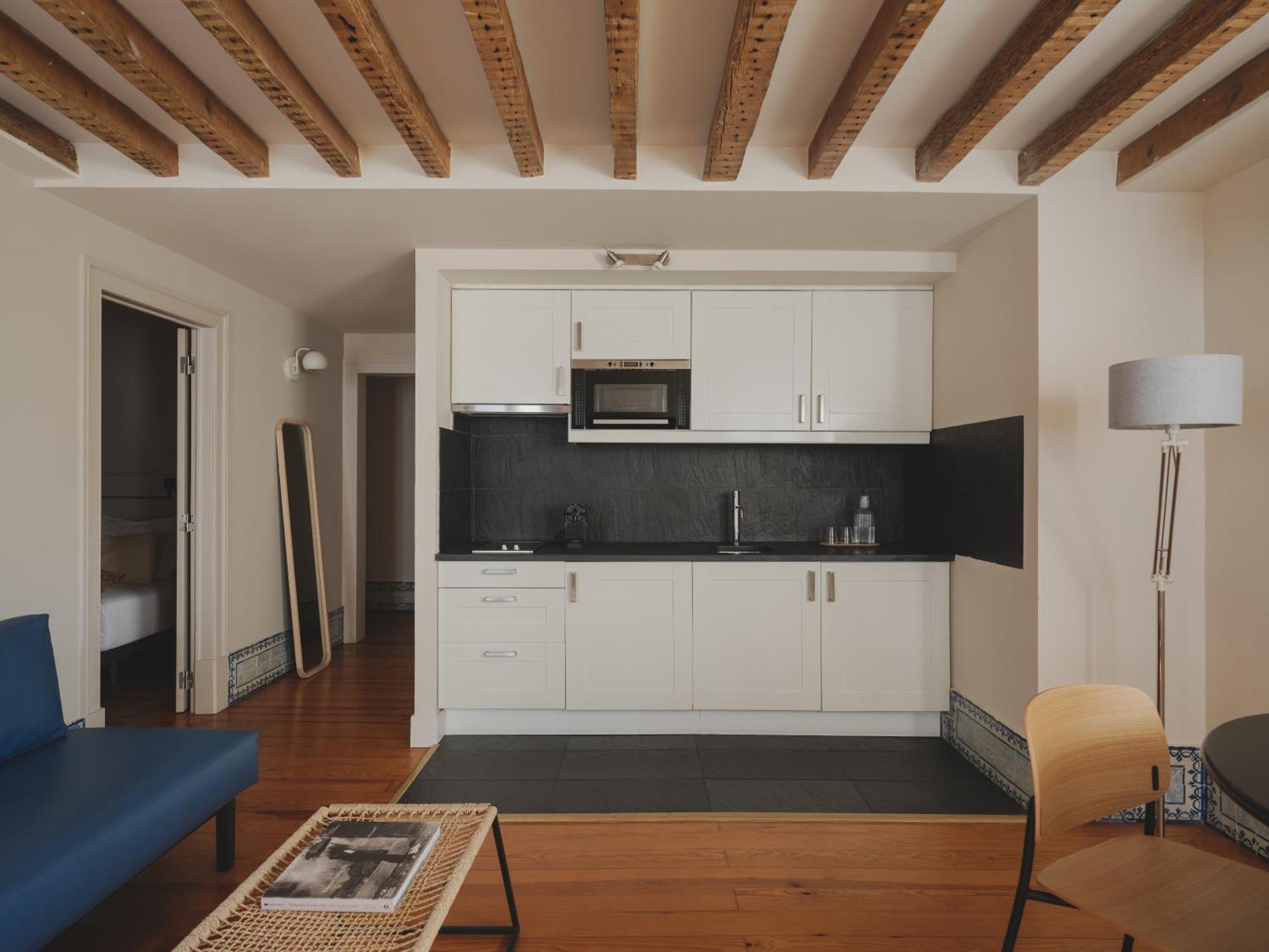 One-Bedroom Apartment Twin